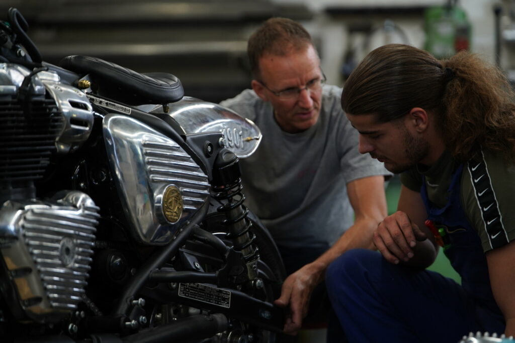 Royal Enfield Shotgun 650, Enrico de Haas, Wannabe Choppers, Glemseck Moto, Glemseck 101, Seehaus, Jugendstrafvollzug in freien Formen, Jugendstrafvollzug, freie Form, Motorradverlosung, raffle, motorcycle